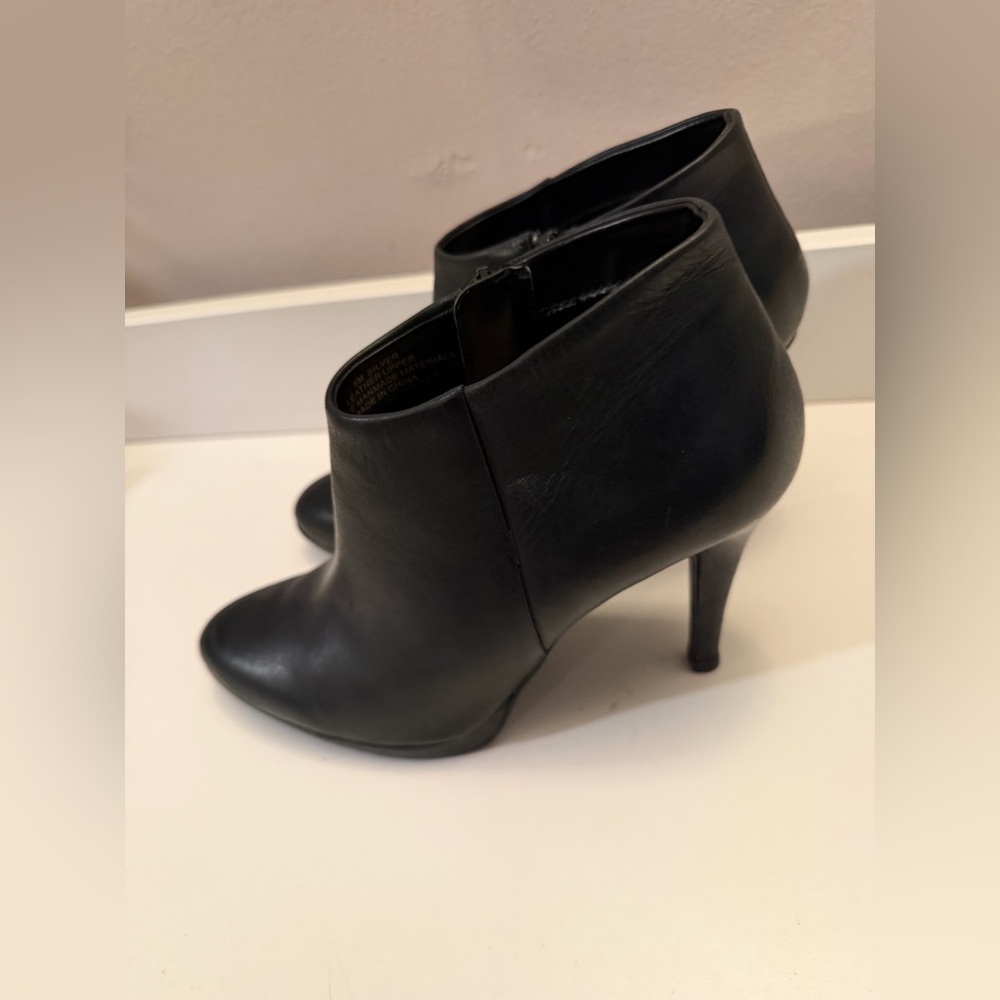 Levity Silver Black Leather Ankle Boots Stiletto Heel Pointed Toe Booties 8M - Picture 6 of 8